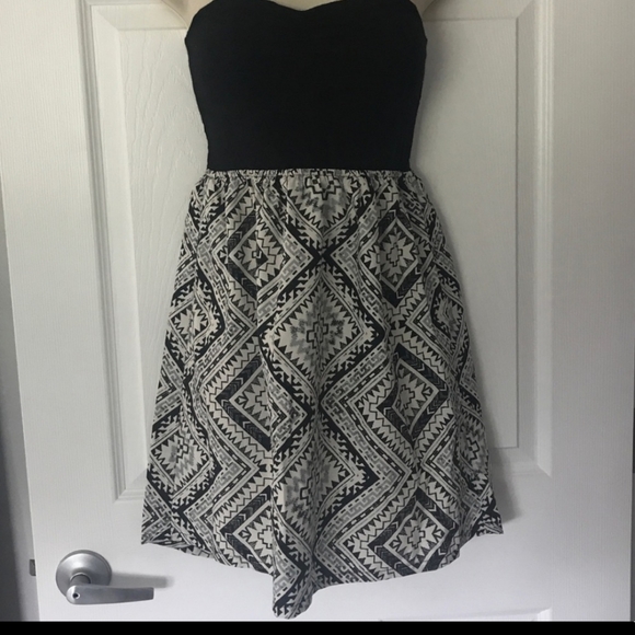 Roxy Dresses & Skirts - Strapless Roxy Summer Dress 😍